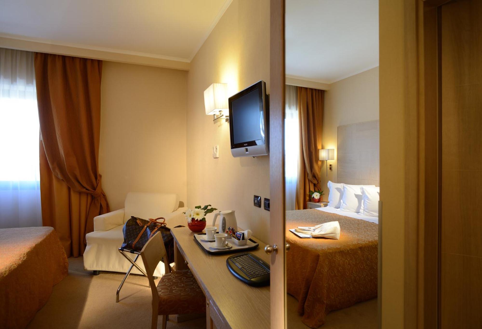 Queen Room with Sofa Bed,1649014851:JPEG